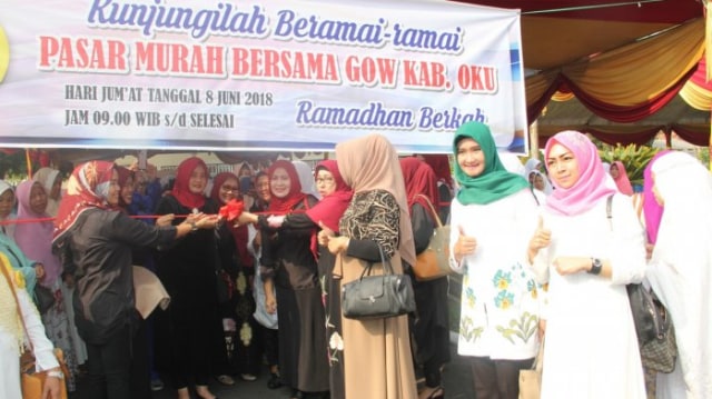 Berbagi Kebahagiaan, GOW OKU Gelar Bakti Sosial (1)