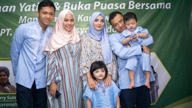 Keluarga Anang dan Ashanty (Foto: Instagram/@ashanty_ash)