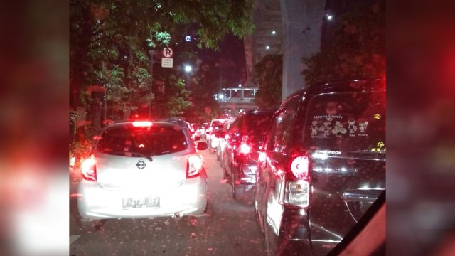 Jalanan macet menuju Kokas. (Foto: Kumparan/ Dwi Sapta)