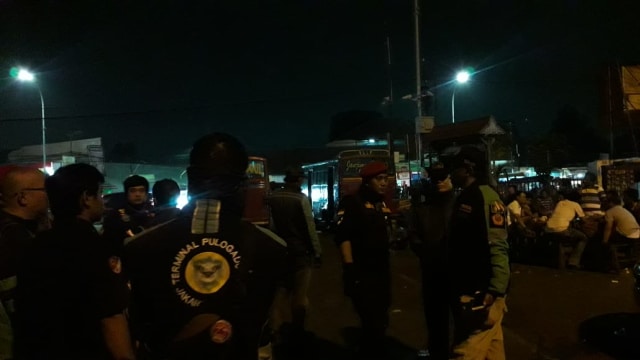 Pengemudi ojek online di Terminal Pulo Gadung. (Foto: Kumparan/ Fadjar Hadi)