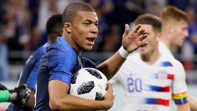 Mbappe selamatkan Prancis. (Foto: Reuters/Emmanuel Foudrot)