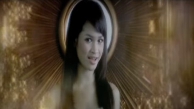 Andien. (Foto: Youtube/WARNER MUSIC INDONESIA)