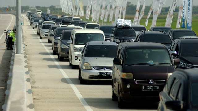 Kepadatan di Tol Fungsional Pejagan-Pemalang (Foto: ANTARA FOTO/Oky Lukmansyah)