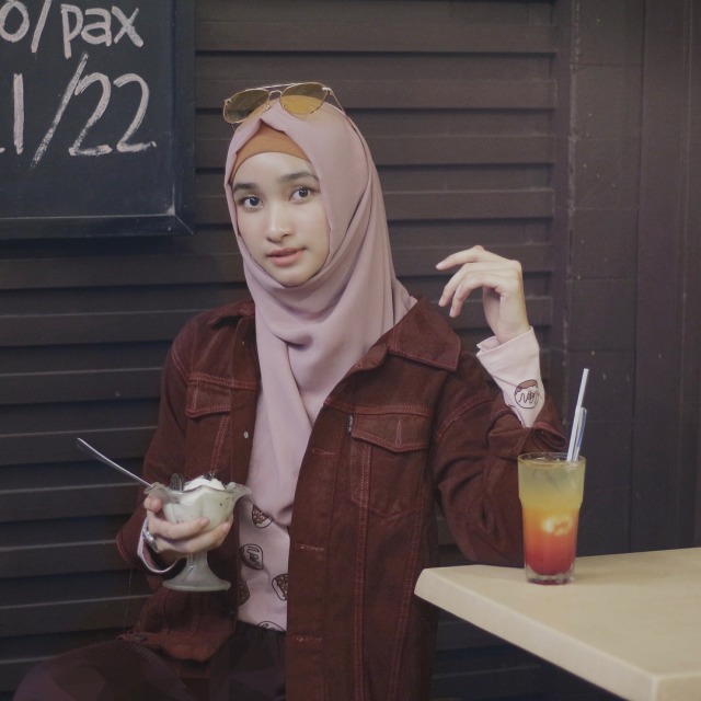 7 Akun Selebgram Cantik yang Harus Kamu Follow (7)