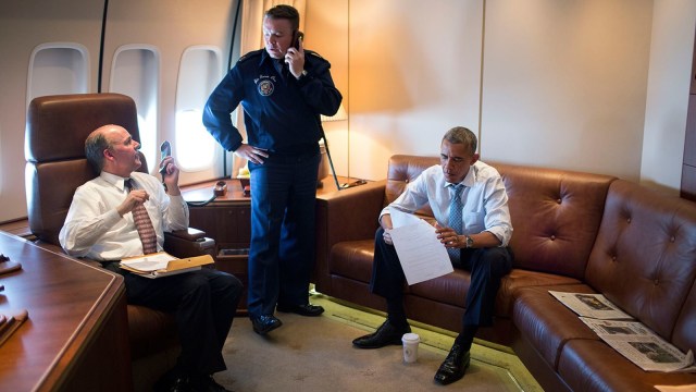 Interior dari pesawat Air Force One. (Foto: dok. Pete Souza/White House via Architectural Digest)