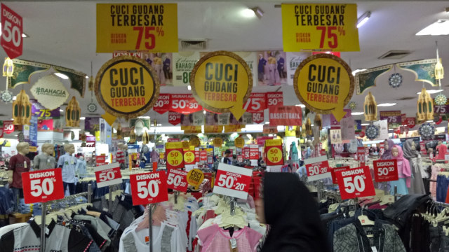 Gelaran diskon di Ramayana Department Store. (Foto: Ela Nurlaela/kumparan)