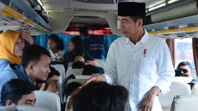 Joko Widodo tinjau mudik di Bogor. (Foto: dok. Intan/Biro Pers Setpres)