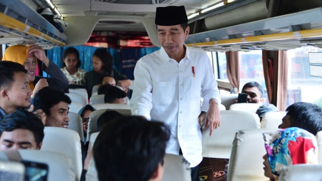 Joko Widodo tinjau mudik di Bogor. (Foto: dok. Intan/Biro Pers Setpres)
