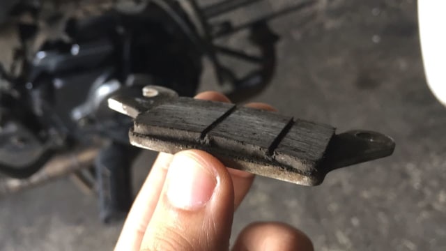 Kampas rem yang masih tebal (Foto: Aditya Pratama Niagara/kumparanOTO)