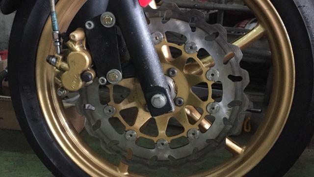 Rem cakram racing look (Foto: Aditya Pratama Niagara/kumparanOTO)