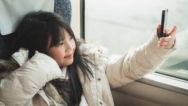 Anak naik bus.  (Foto: Thinkstock)