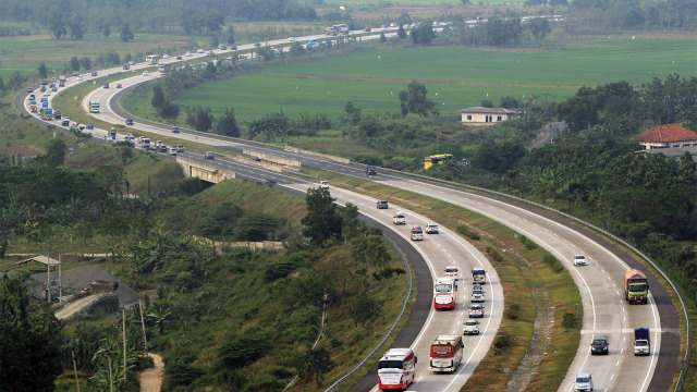 Suasana jalan tol Cipali. (Foto: ANTARA FOTO/Dedhez Anggara)