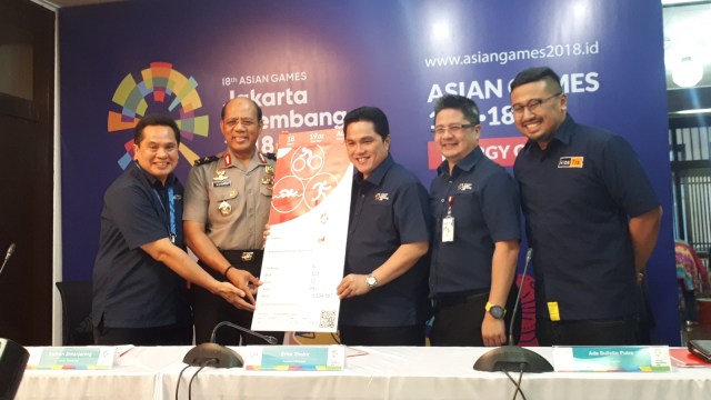 Penampilkan replika tiket Asian Games. (Foto: Karina Nur Shabrina/kumparan)