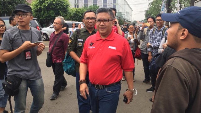 Sekjen PDIP lepas 725 pemudik di St Senen (Foto: Ricad Saka)