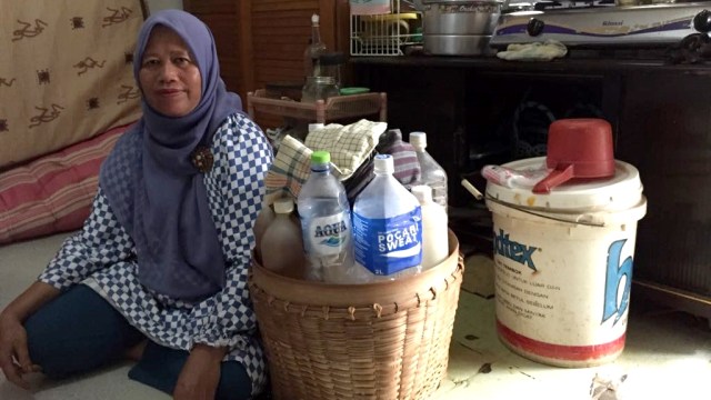 Parmi, penjual jamu gendong. (Foto: Marissa Krestianti/Kumparan )