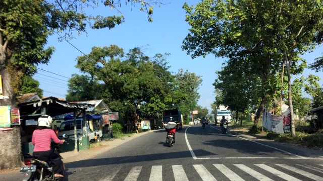 Kondisi lalu lintas di Jalan Nasional Brebes. (Foto: Diah Harni/kumparan)