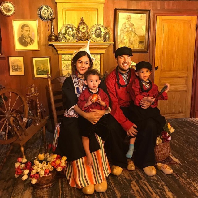 Sissy Prescillia, Rifat Sungkar dan anak-anak (Foto: Instagram @sysiio)