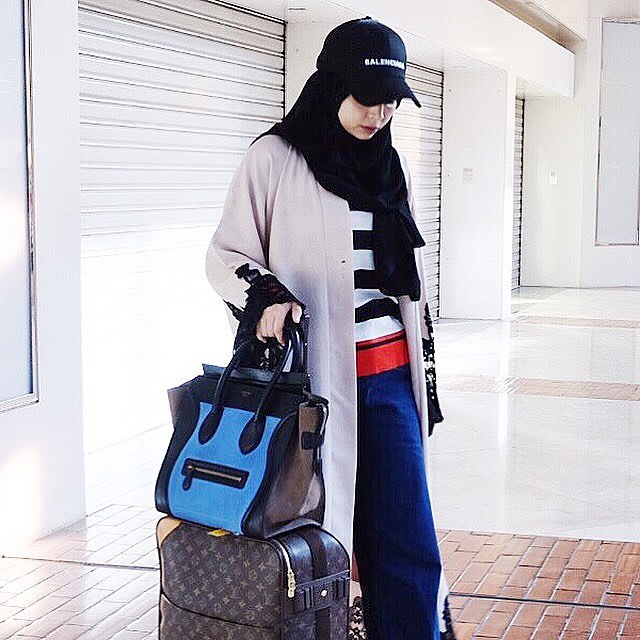 Gaya Busana Vivi Zubedi (Foto: Instagram @vivizubedi)