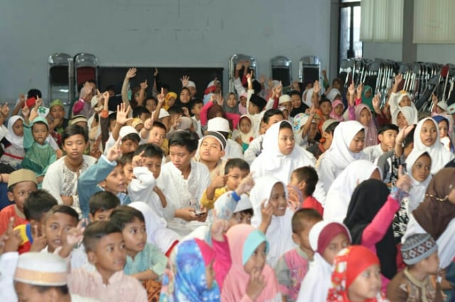 Peduli Yatim Piatu, HIMA PERSIS Jakarta adakan Buka Puasa Bersama dan Santunan Yatim Piatu (3)