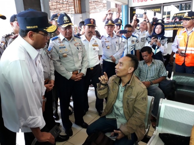 Mudik lebaran, Menhub Tinjau Terminal Harjamukti Cirebon (1)