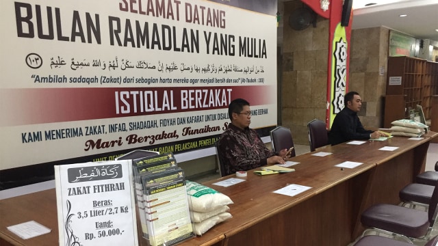 Zakat Fitrah di Masjid Istiqlal. (Foto: Fachrul Irwinsyah/kumparan)