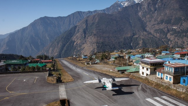 Pesawat di Airport Lukla, Nepal (Foto: Flickr / Petr Meissner)