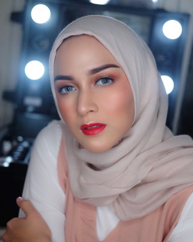 Intip 6 Gaya Terkini Nina Zatulini yang Makin Manis