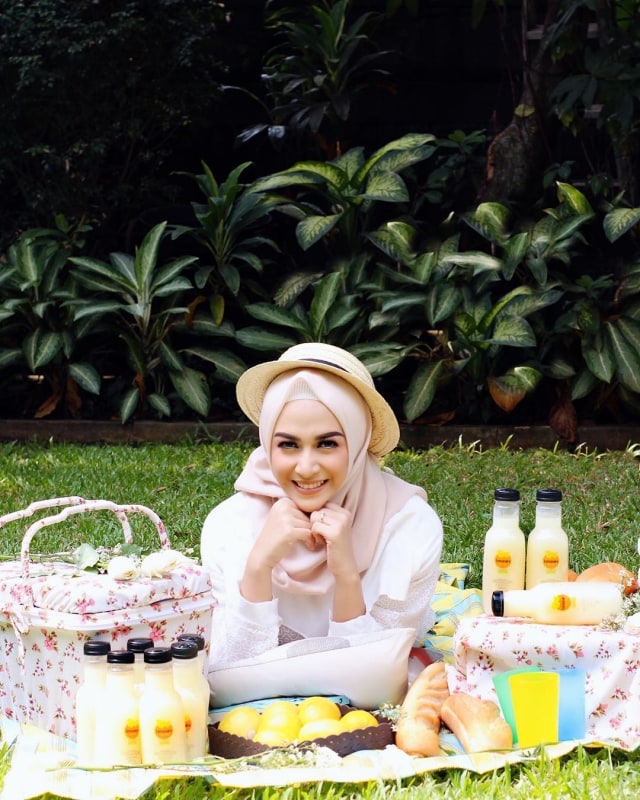 Intip 6 Gaya Terkini Nina Zatulini yang Makin Manis (3)
