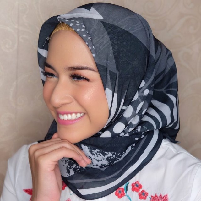 Intip 6 Gaya Terkini Nina Zatulini yang Makin Manis (5)