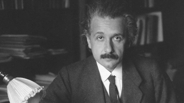 Albert Einstein (Foto: Public Domain/Wikimedia Commons)