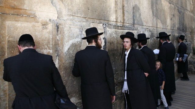 Pemeluk Yahudi (Foto: AFP/HAZEM BADER)