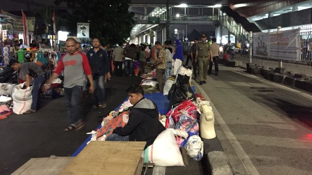Suasan Pasar Kaget Jatinegara  (Foto: Yuana Fatwalloh/kumparan)