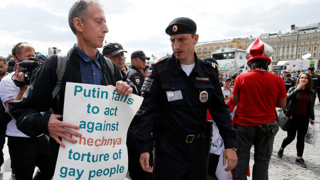 Aktivis komunitas LGBT, Peter Tatchell. (Foto:  REUTERS/Glab Garanich)
