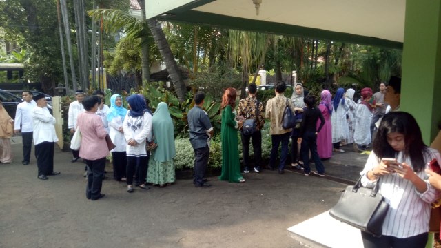 Suasana di halaman kediaman rumah Cendana (Foto: Johanes/kumparan)