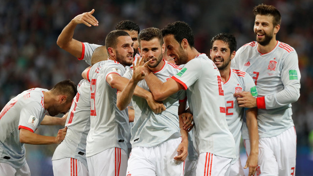 Para pemain Spanyol merayakan gol. (Foto: REUTERS/Murad Sezer)
