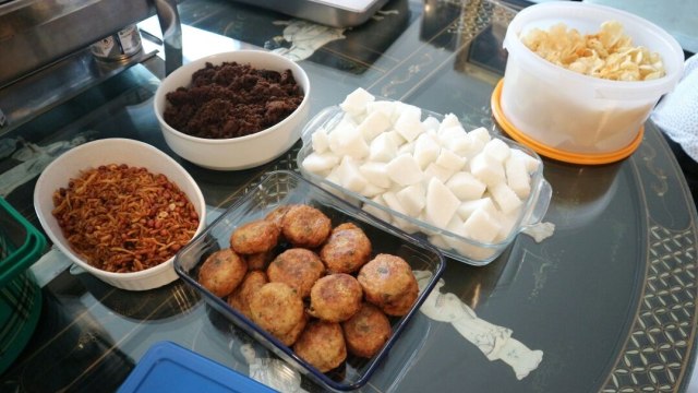 Menu lebaran di rumah WNI di Amsterdam, Belanda (Foto: Dok. Larasati)