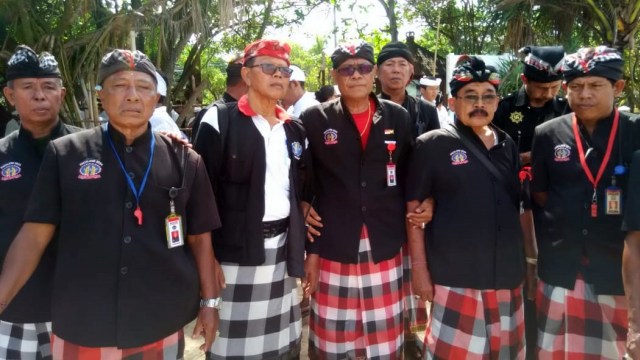 Pecalang Bali melakukan pengamanan Idul Fitri (Foto: Dok. Made Mudra)