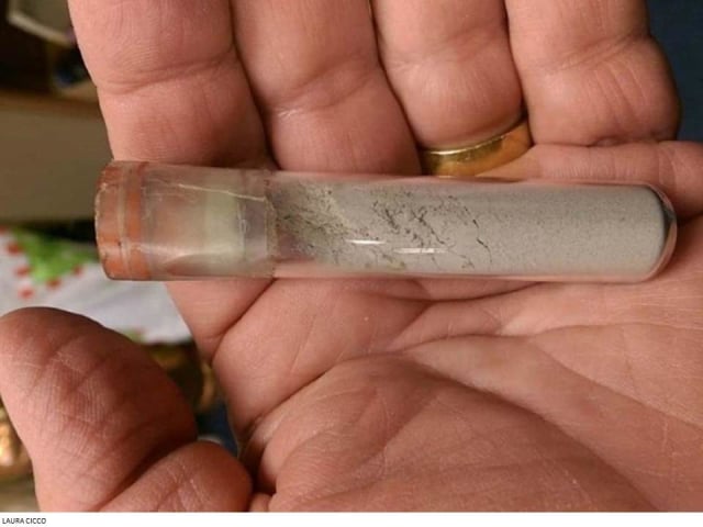 Kasus Hukum Tabung Debu Bulan Pemberian Neil Armstrong (1)