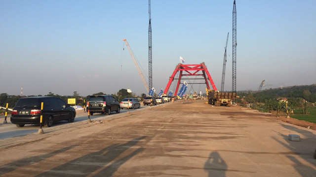Suasana di Jembatan Kalikuto, Batang (Foto: Reki Febrian/kumparan)
