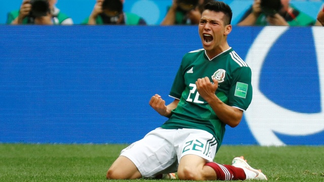 Selebrasi gol Lozano. (Foto: REUTERS/Kai Pfaffenbach)