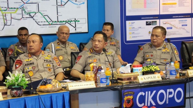 Kapolri tinjau Pos Pelayanan Terpadu Cikopo (Foto: Dok. Mabes Polri)
