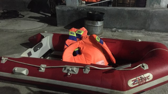 JAAN memburu buaya di malam hari (Foto: Fachrul Irwinsyah/kumparan)