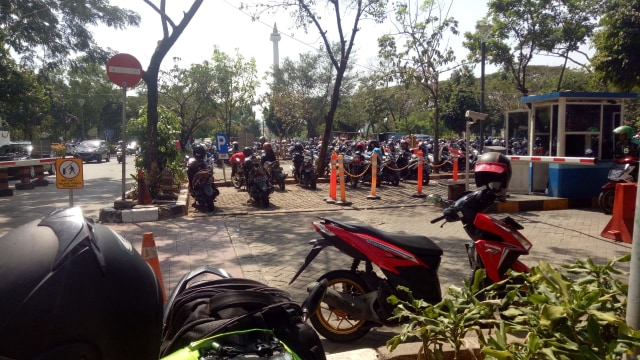 Parkir motor di IRTI Monas (Foto: Ainul Qalbi/kumparan)