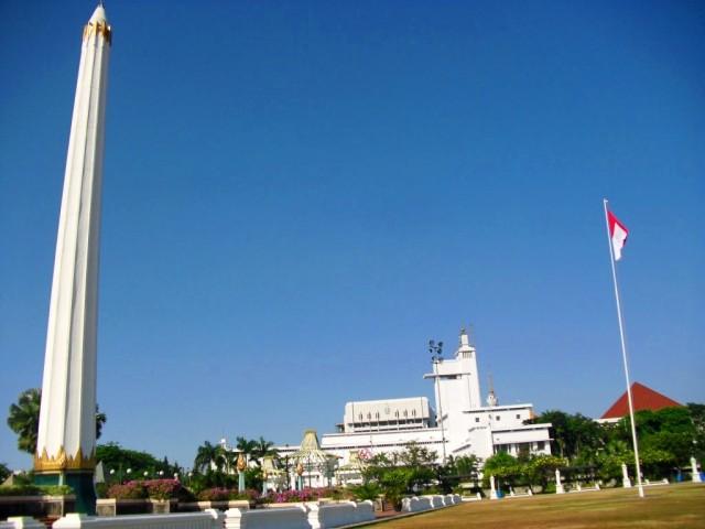 Tugu Pahlawan, Surabaya (Foto: Flickr / yoga rahmadhani)