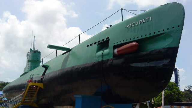 Monumen Kapal Selam, Surabaya (Foto: Flickr / soEKarnO haryadi)