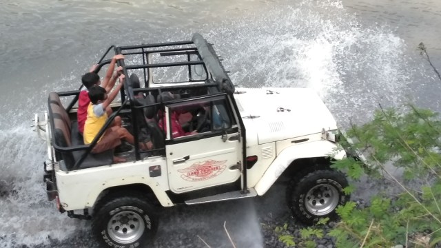 Aktivitas jip wisata Lava Tour Merapi (Foto: Arfiansyah Panji/kumparan)