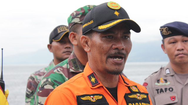 Budiawan di lokasi KM. Sinar Bangun  (Foto: Ade Nurhaliza/kumparan)