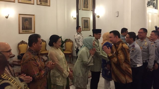 Mien Uno dan Nur Asia dalam halal bil halal. (Foto: Mirsan/kumparan)