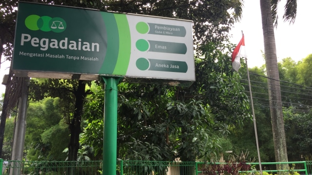 Pegadaian cabang Jakarta Selatan usai lebaran. Foto: Abdul Latif/kumparan