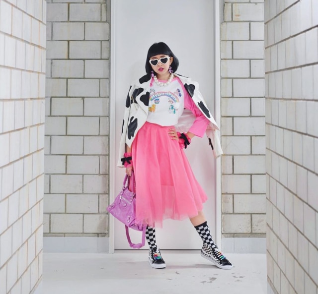 Fun dengan tulle skirt merah muda (Foto: Dok. Diana Rikasari )